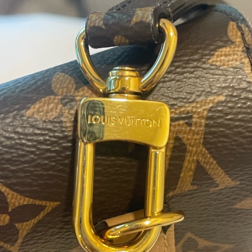 Louis Vuitton Monogram Canvas Shoulder Bag with Beige Pocket - Picture 10 of 11